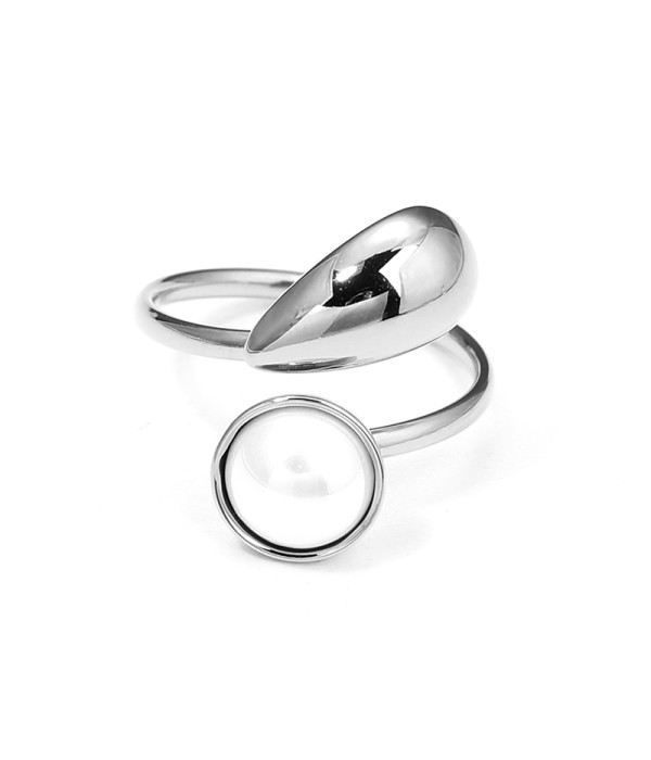 Anillo plateado con perla y gota pulida