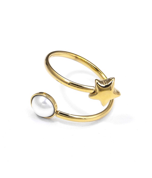 Anillo dorado con estrella y perla