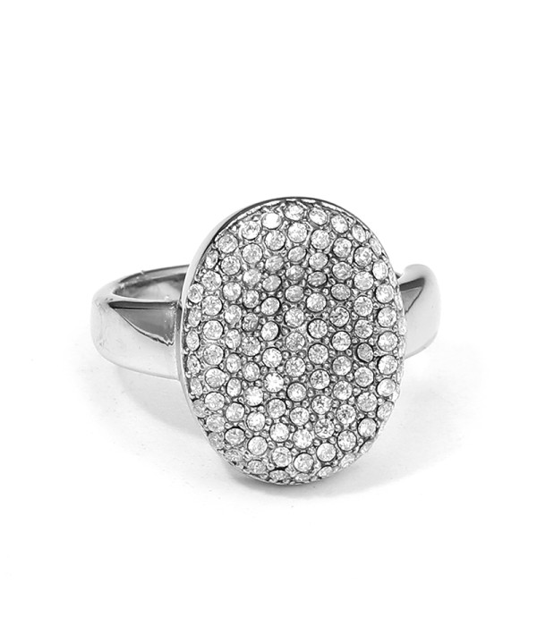 Anillo con óvalo pavé de circonitas