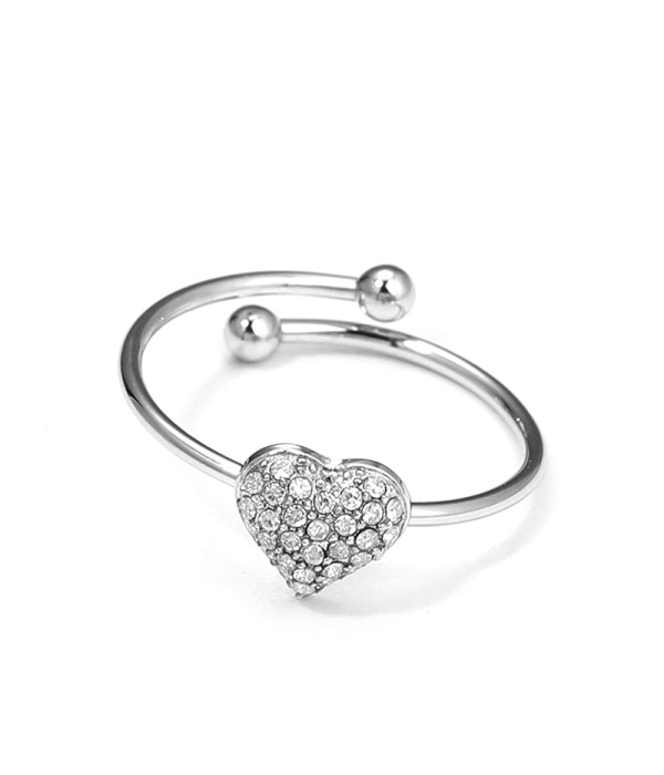 Anillo plateado con corazón de circonitas
