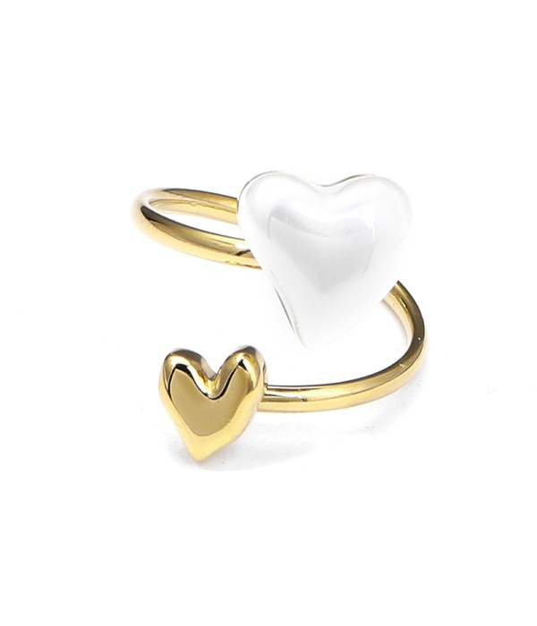 Anillo dorado con corazones y perla