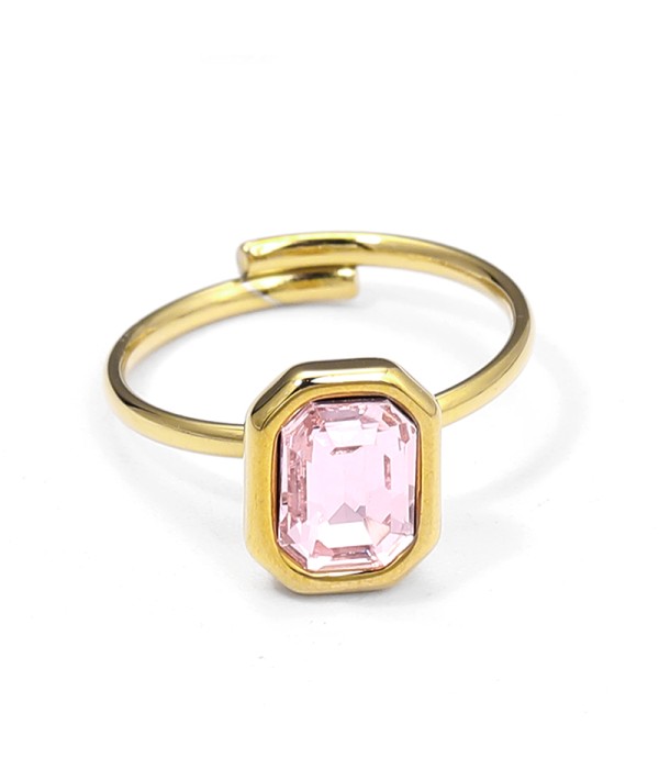 Anillo dorado de rectángulo con cristal facetado