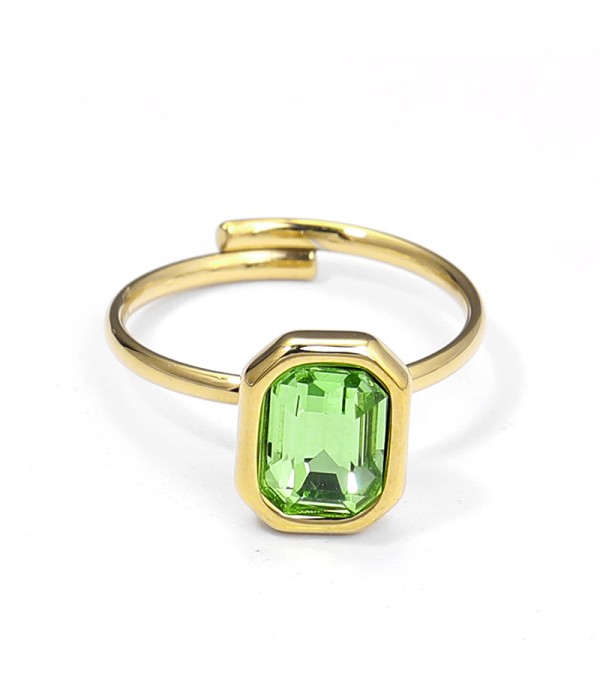 Anillo dorado de rectángulo con cristal facetado