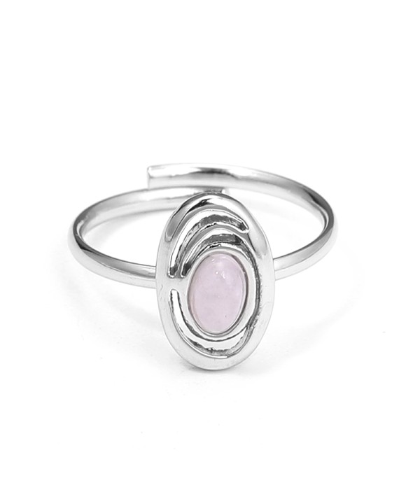 Anillo plateado con diseño ovalado artístico