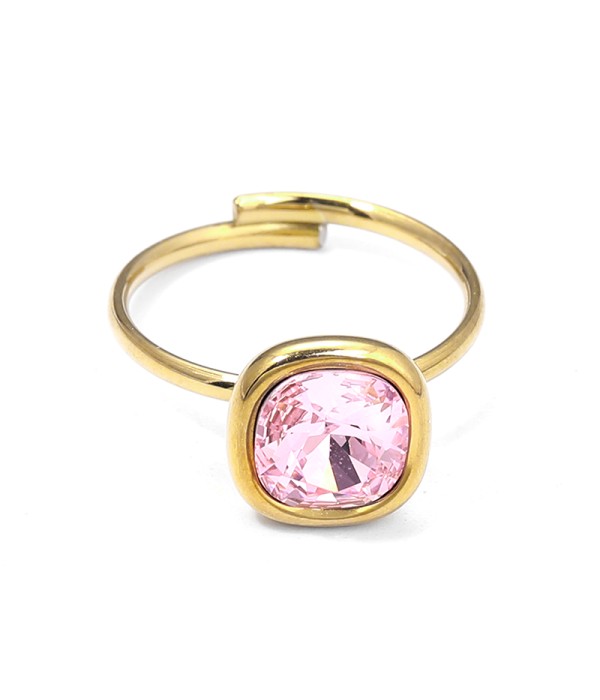 Anillo dorado de cuadrado con cristal facetado 2