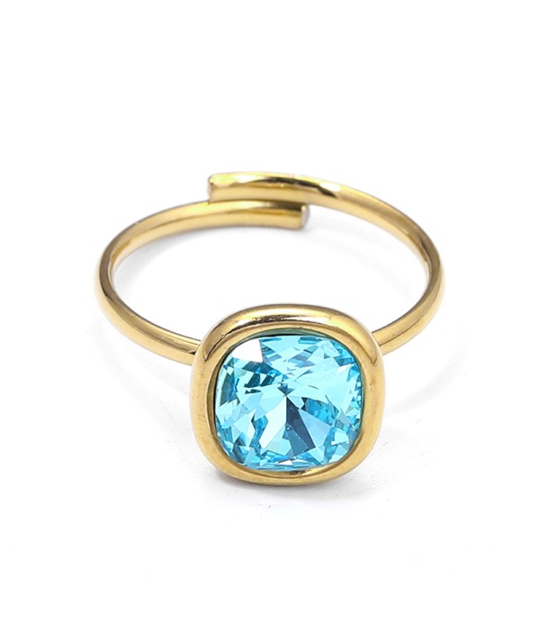 Anillo dorado de cuadrado con cristal facetado