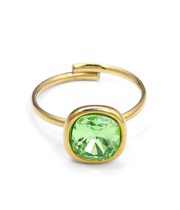 Anillo dorado de cuadrado con cristal facetado