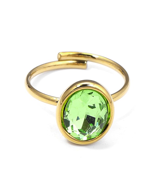 Anillo dorado de óvalo con cristal facetado