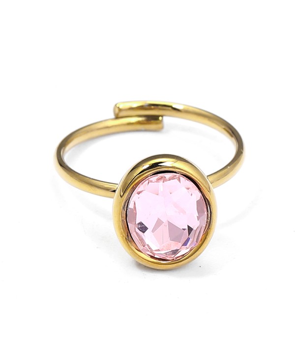 Anillo dorado de óvalo con cristal facetado