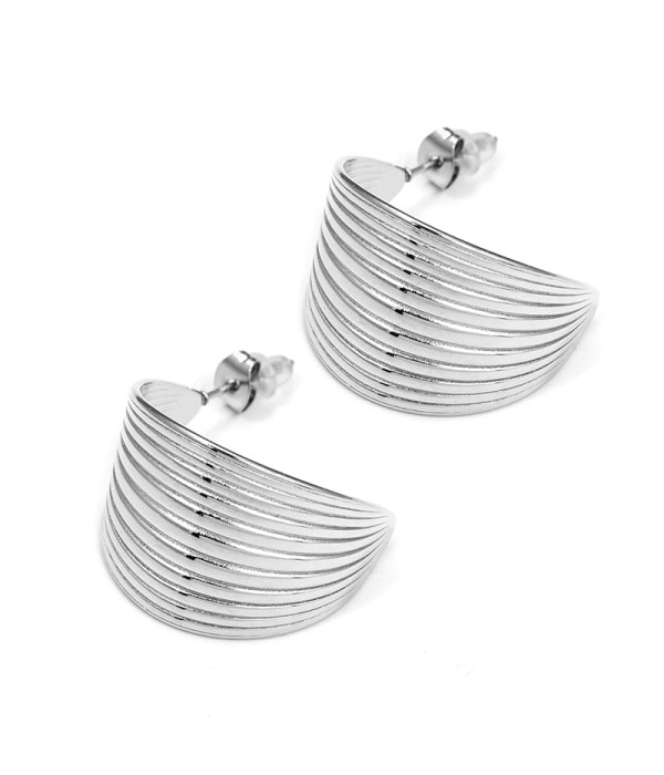 Pendientes plateados con textura acanalada