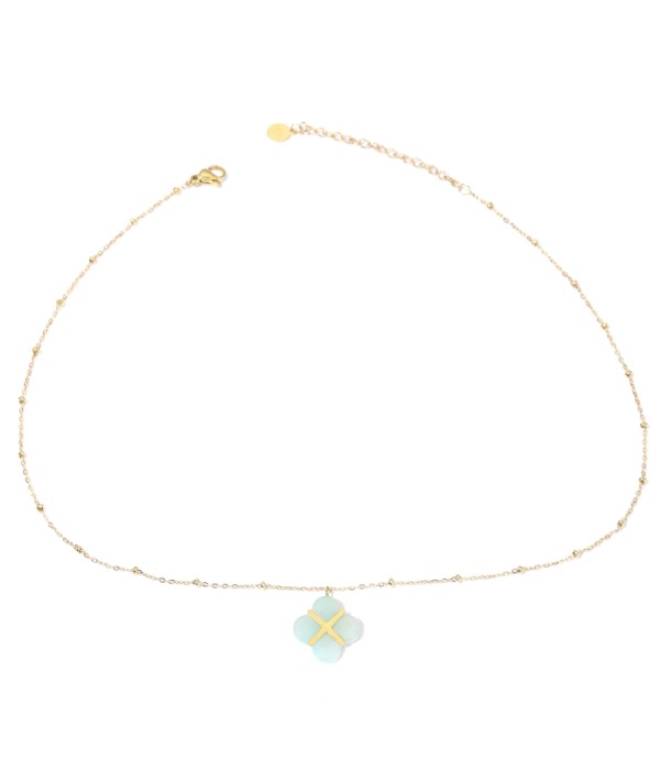 Collares doradas con trébolde cuatro hojas multicolores