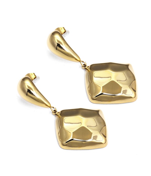 Pendientes dorados con textura facetada