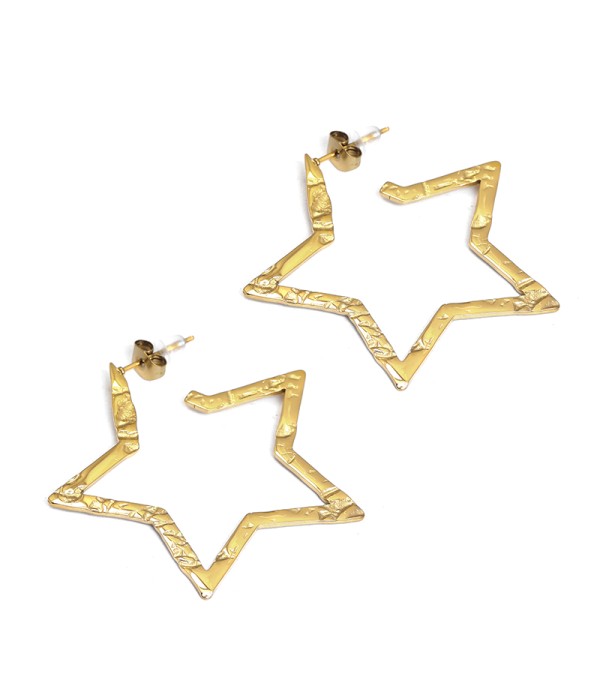 Pendientes estrella dorada con textura martillada