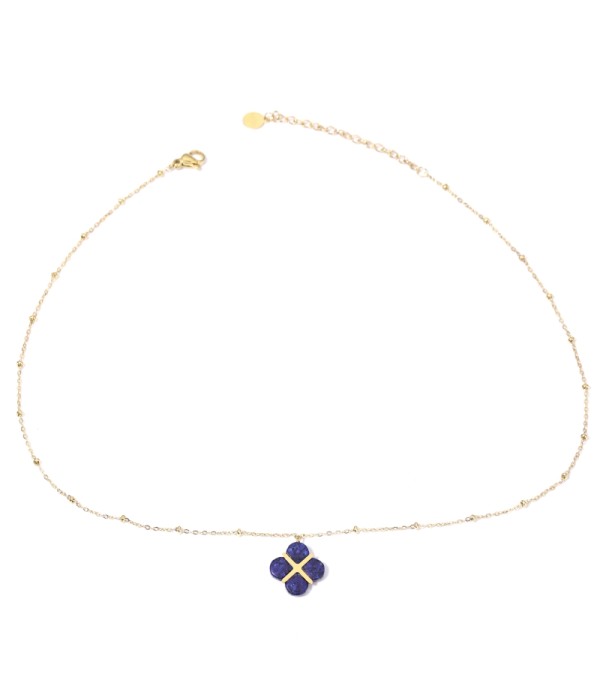 Collares doradas con trébolde cuatro hojas multicolores