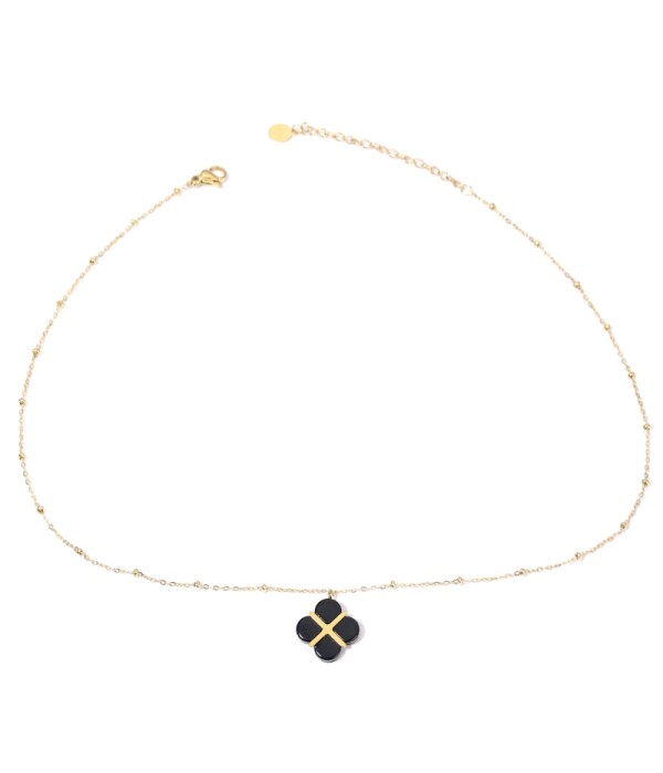 Collares doradas con trébolde cuatro hojas multicolores