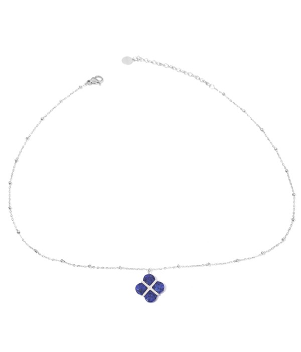 Collares plateados con trébol de cuatro hojas multicolores