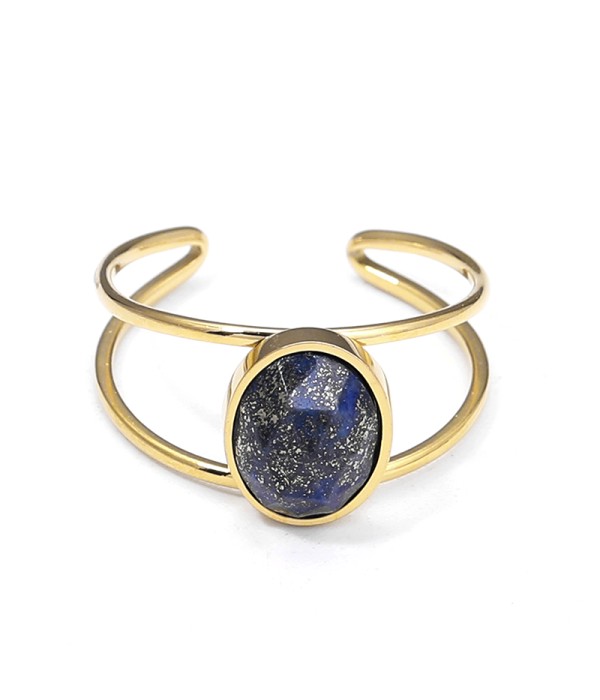 Anillo tipo brazalete con piedra ovalada