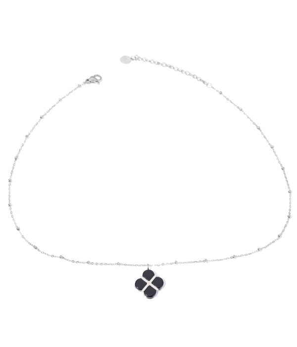 Collares plateados con trébol de cuatro hojas multicolores