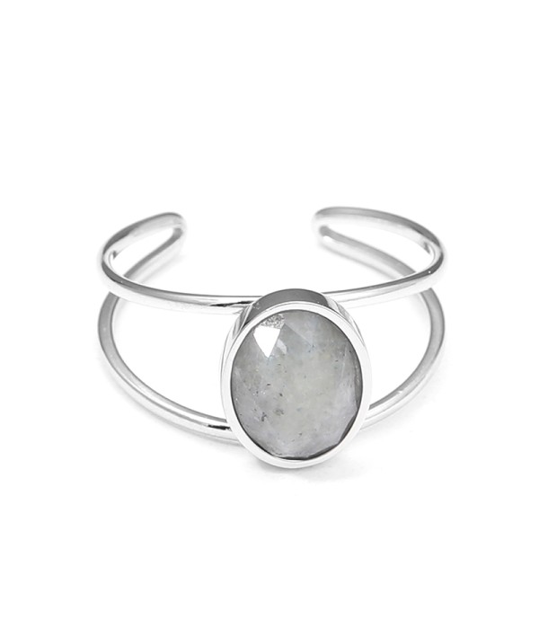 Anillo tipo brazalete con piedra ovalada