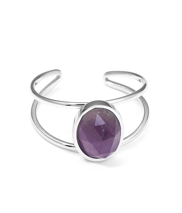 Anillo tipo brazalete con piedra ovalada