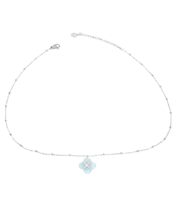 Collares plateados con trébol de cuatro hojas multicolores