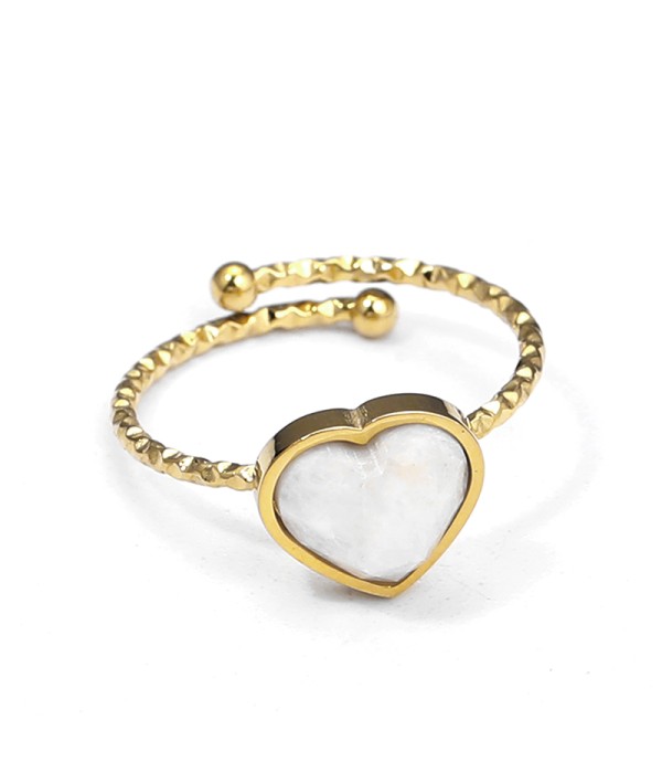 Anillo dorado ajustable con corazón de piedra