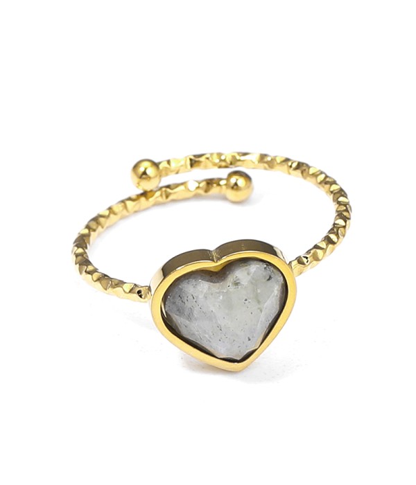 Anillo dorado ajustable con corazón de piedra