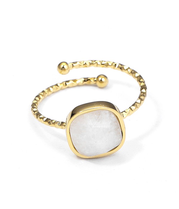 Anillo dorado ajustable con piedra cuadrada