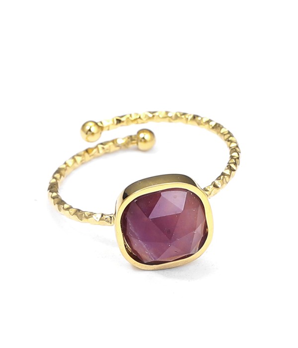 Anillo dorado ajustable con piedra cuadrada