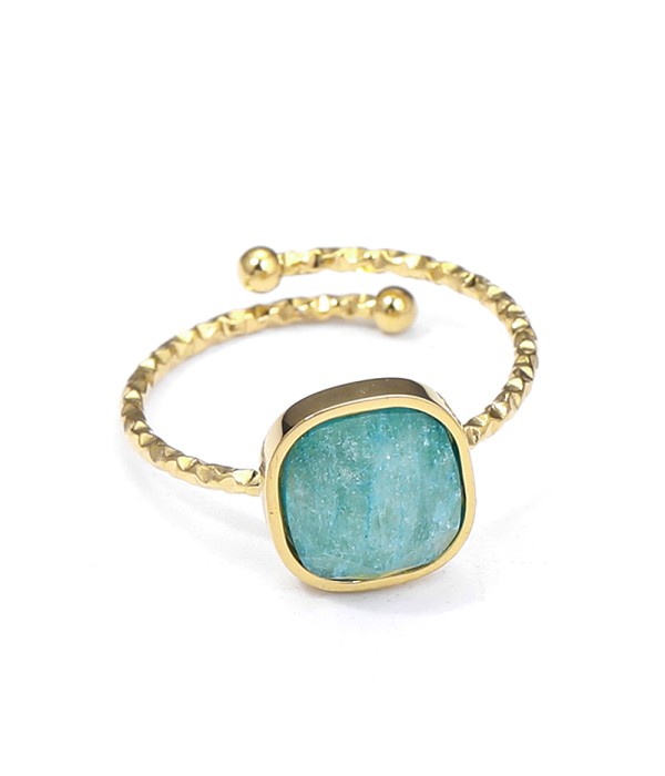 Anillo dorado ajustable con piedra cuadrada