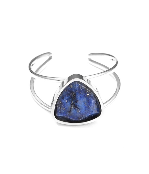 Anillo plateado con piedra triangular