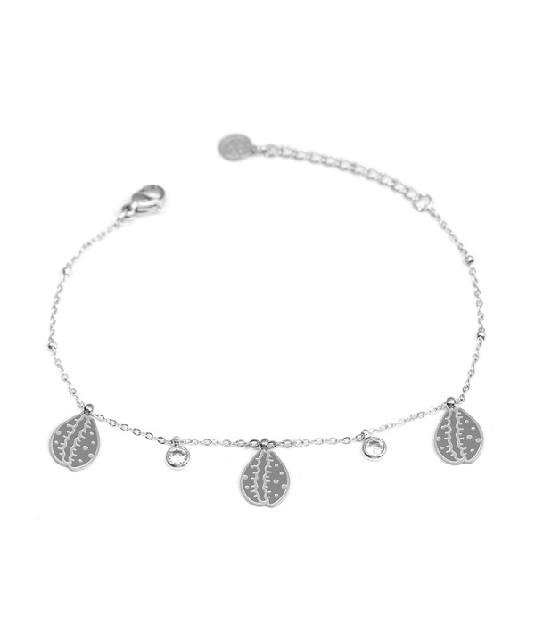 Pulsera con colgantes de cauris y circonitas