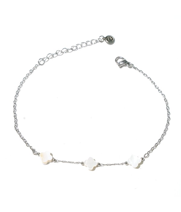Tobillera plateada con tréboles de nácar