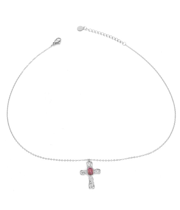 Collar plateado con colgante de cruz con piedra