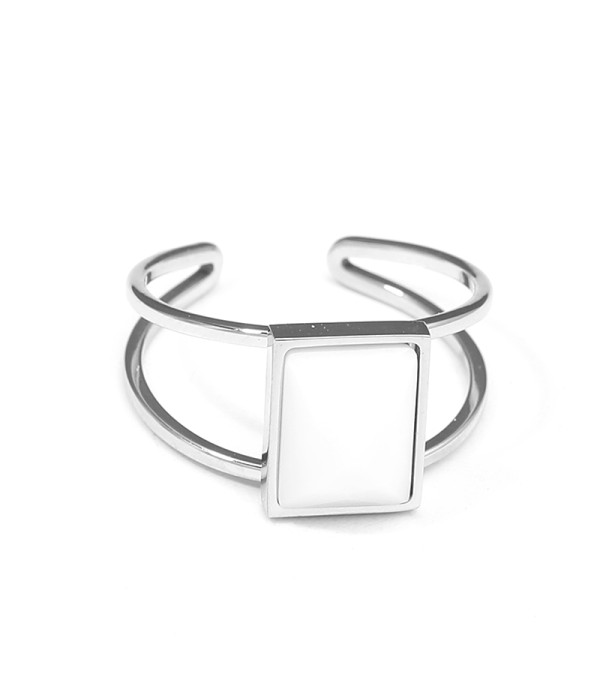 Anillo abierto plateado con piedra rectangular