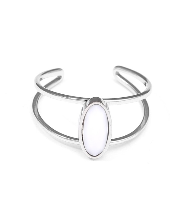 Anillo abierto plateado con piedra ovalada puntiaguda