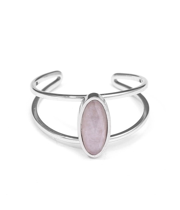 Anillo abierto plateado con piedra ovalada puntiaguda