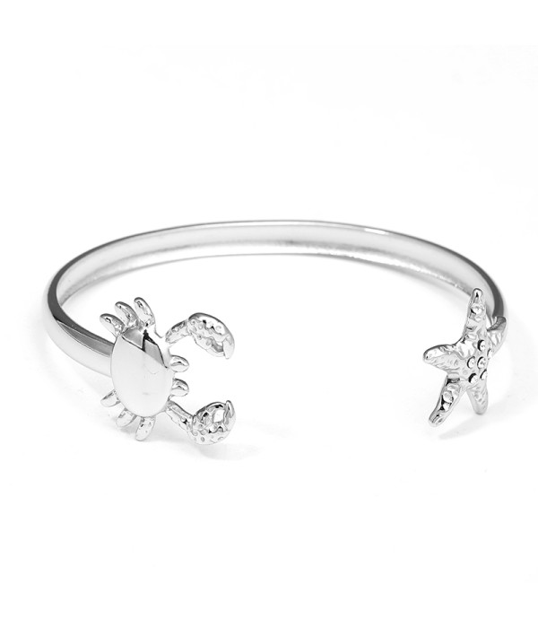 Pulsera rígida plateada con cangrejo y estrella de mar