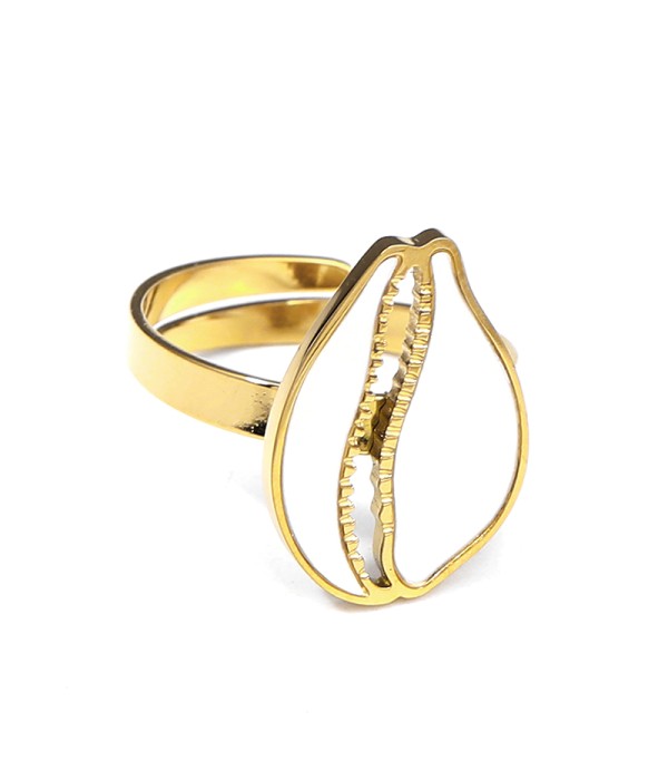 Anillo con diseño de concha cauri calada