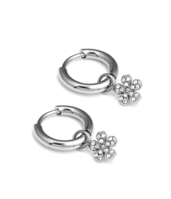 Pendientes de aros plateados con colgante flor de circonitas