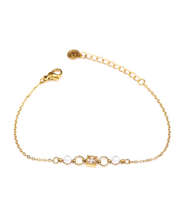 Pulsera con perlas y detalle geométrico