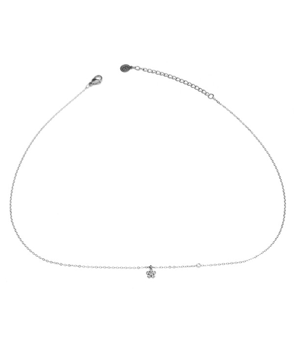 Collar plateado con flor de circonitas