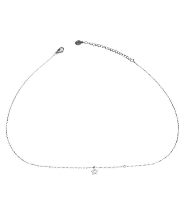 Collar plateado con estrella de circonitas