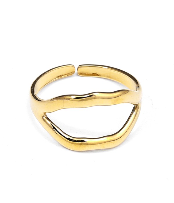 Anillo dorado abierto con líneas onduladas