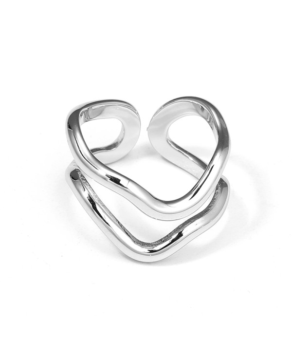 Anillo plateado con doble onda fluida