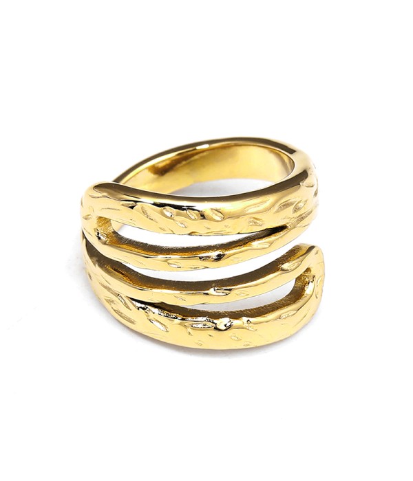 Anillo dorado texturizado de triple banda