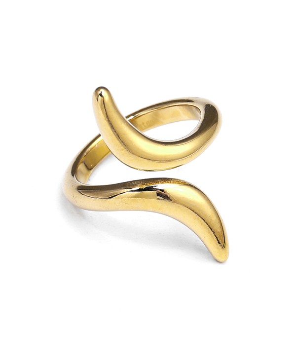 Anillo dorado abierto con diseño curvo fluido