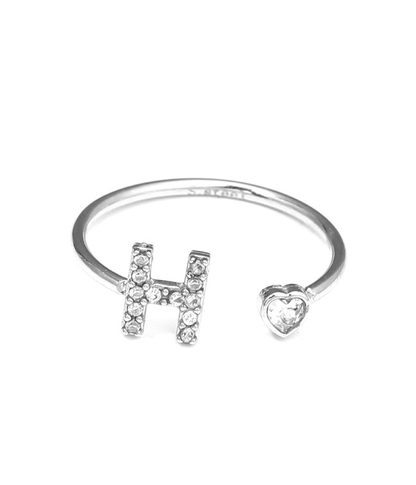 Anillo plateado con letra H y corazón de circonita