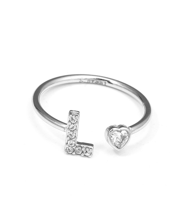 Anillo plateado con letra L y corazón de circonita