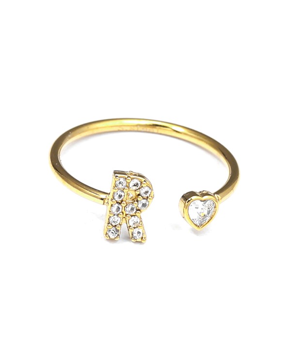 Anillo dorado con letra R y corazón de circonita